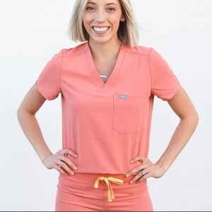 HOT CORAL FIGS SCRUB SET SMALL